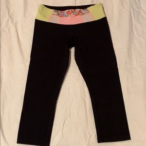 Lululemon Reversible Wunder Under Crops, size 6